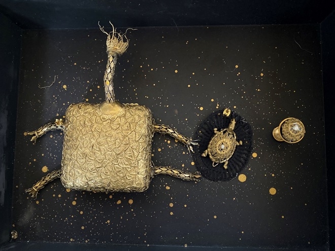 林宛錚展出作品《Relation‧Ship》偶動虛擬實境裝置_偶雕塑Turtle Brooch